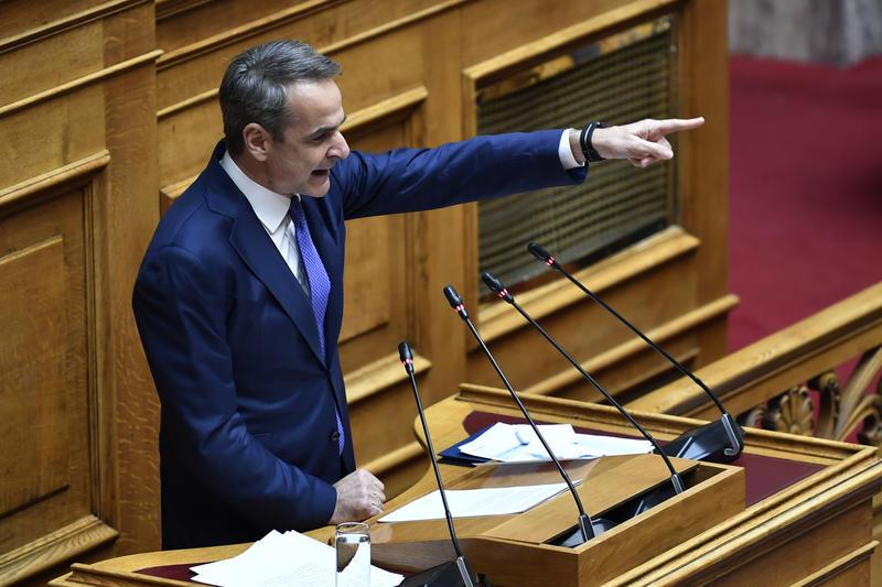 Guvernul Greciei a depăşit moţiunea de cenzură / Ciocniri între protestatari și forțele de ordine în fața Parlamentului – VIDEO