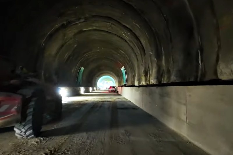 În România a avut loc prima străpungere a unui tunel autostradal: Luni se va vedea lumina la capătul primului tunel de pe traseul Sibiu – Pitești