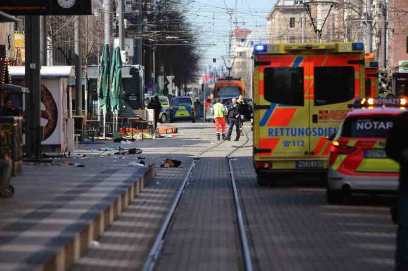 Incident grav în Mannheim: o mașină a intrat în mulțime, provocând răniți