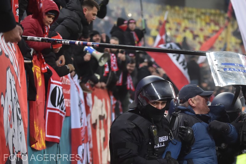 SuperLiga: LPF a impus o amendă lui Dinamo în urma incidentelor din derby-ul cu FCSB. Care este sancțiunea pentru Dawa