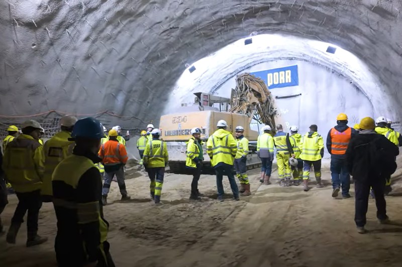 VIDEO Prima străpungere a unui tunel forat pe o autostradă din România: Detalii interne