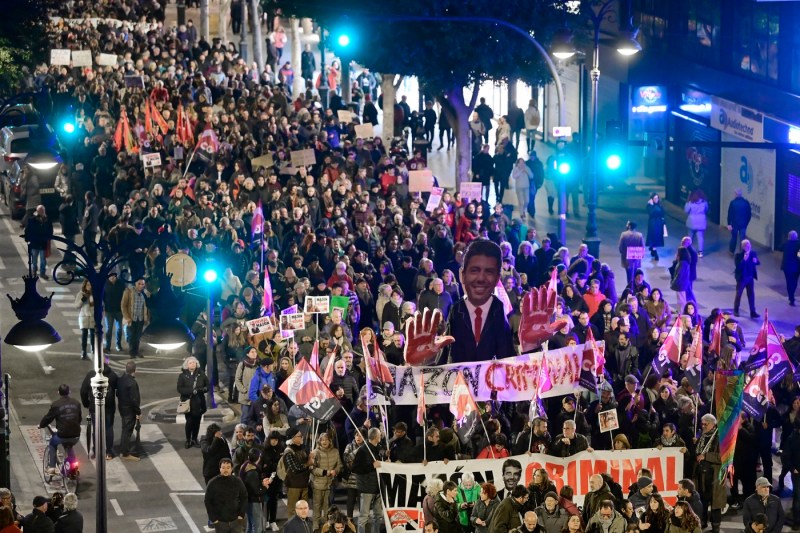 VIDEO: Protest masiv împotriva liderului regional din Valencia: „Rudele noastre au murit din cauza incompetenței tale”