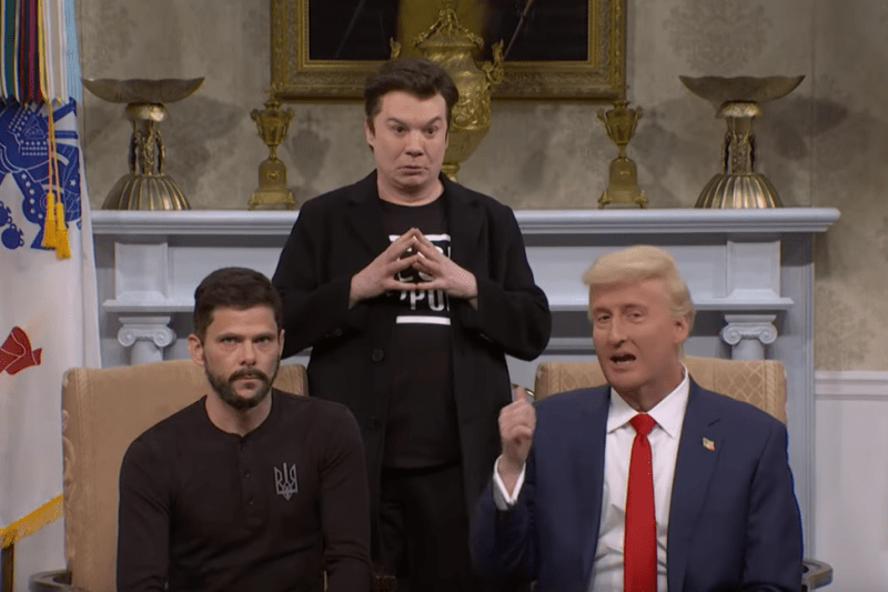 VIDEO „Saturday Night Live” a parodiat întâlnirea dintre Trump și Zelenski, cu Mike Meyers interpretându-l pe Musk