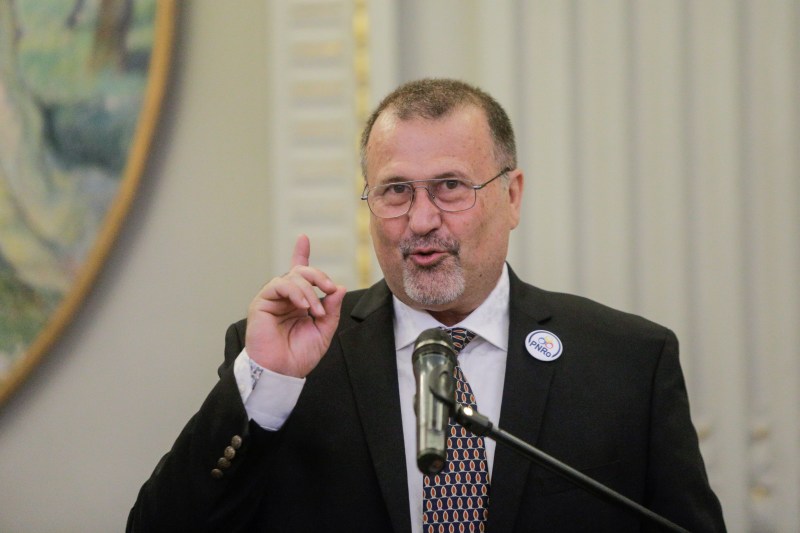 Candidatul la prezidențiale susține că fiecare român ar trebui să aibă „două-trei arme”: „Câți soldați ar putea aduce Rusia, 500.000? Noi suntem 18 milioane”