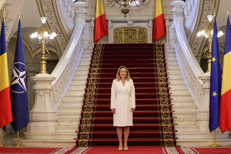 Mircea Badea către Elena Lasconi: „De ce v-a deranjat cota lui Antonescu, dar nu și gluma lui Băsescu?”