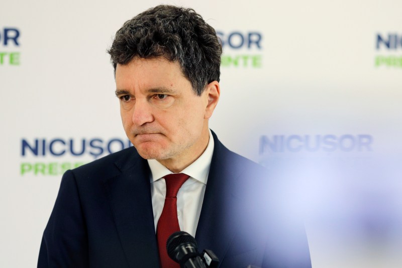 Nicuşor Dan a sesizat Poliţia în legătură cu pliantele false ce conțin informații despre Klaus Iohannis