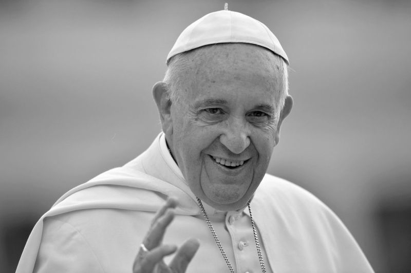 ȘTIRI DE ULTIMĂ ORĂ: Papa Francisc a decedat
