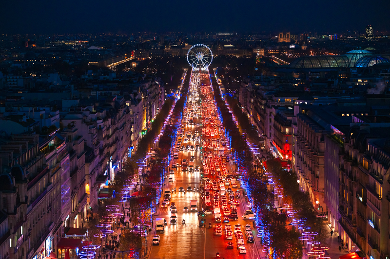VIDEO Panică pe un bulevard iconic din Paris. Detalii despre instituirea unui „perimetru de securitate”