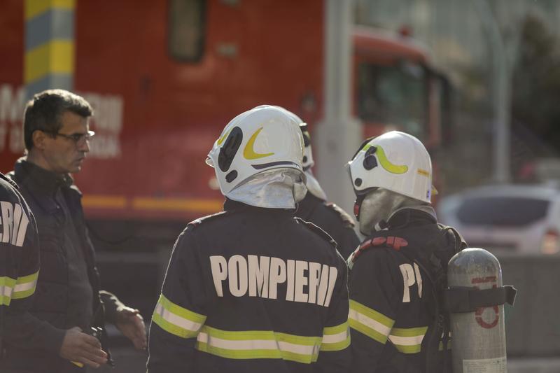 Zeci de pacienți evacuați din cauza unui incendiu la Spitalul CFR Pașcani