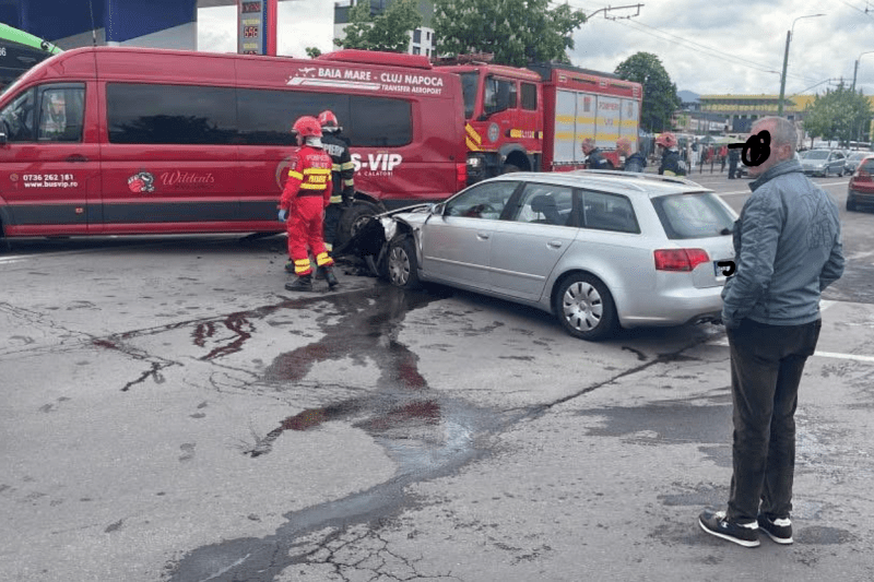 Accident în Brașov: microbuz și mașină implicate, șase copii și trei adulți răniți