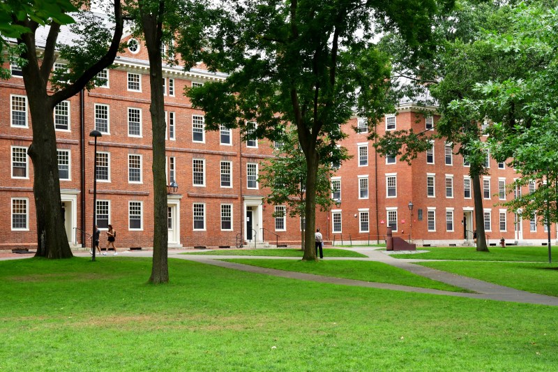 Administrația Trump anunță încetarea tuturor colaborărilor cu Universitatea Harvard
