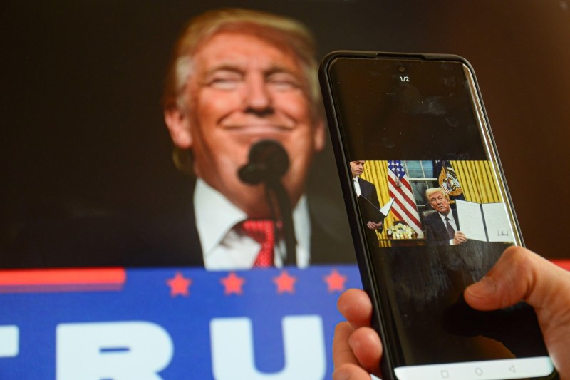 Administrația Trump solicită ambasadelor să suspendă interviurile pentru vize pentru studenții internaționali. SUA intenționează să verifice postările de pe rețelele de socializare.