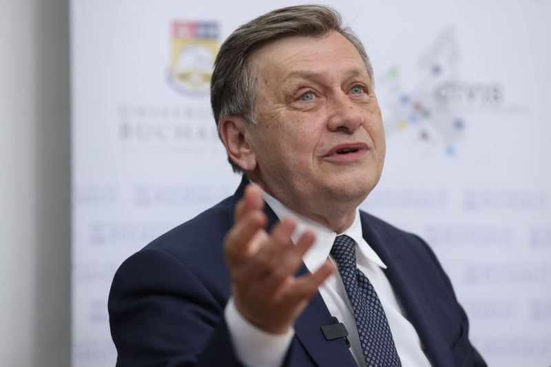 Alegeri prezidențiale 2025. Crin Antonescu, după vot: Am ales o Românie unită și demnă