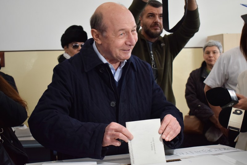 Alegeri prezidențiale 2025. Traian Băsescu a votat: „Nu mai putem continua în formula politică actuală”