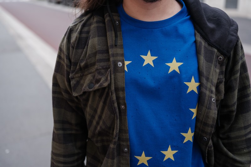 Alegeri prezidențiale turul 2: Vot semnificativ în diaspora / „Am venit de frică, ca să nu fie mai rău. Nu vreau o țară închisă” / ”Fata mea urmează terapie în Austria și România, la fundația lui Mihai Neșu”