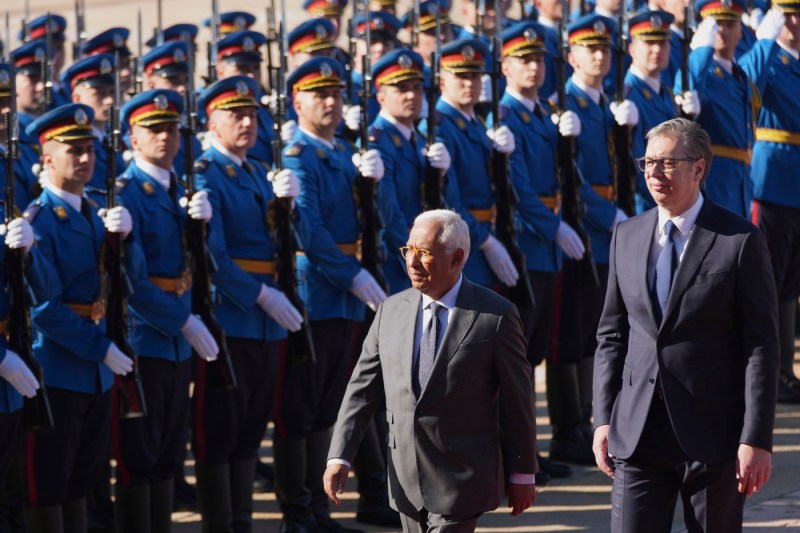 Aleksandar Vucic afirmă că Serbia este dornică să adere la Uniunea Europeană, în ciuda vizitei sale la Moscova