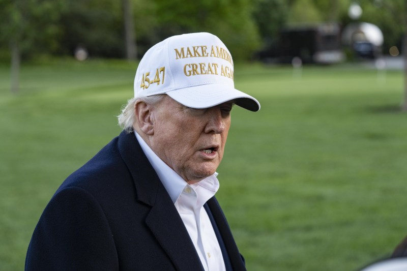 America pregătește sancțiuni economice împotriva Rusiei din cauza conflictului din Ucraina, dar apobarea lui Trump este incertă