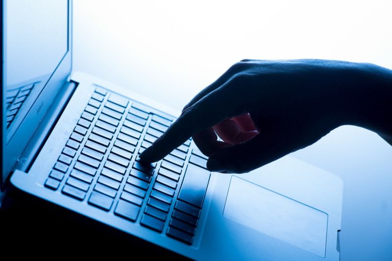 Ancheta Comisiei Europene vizează site-uri pentru adulți, inclusiv Pornhub, pentru neadoptarea măsurilor de protecție a minorilor