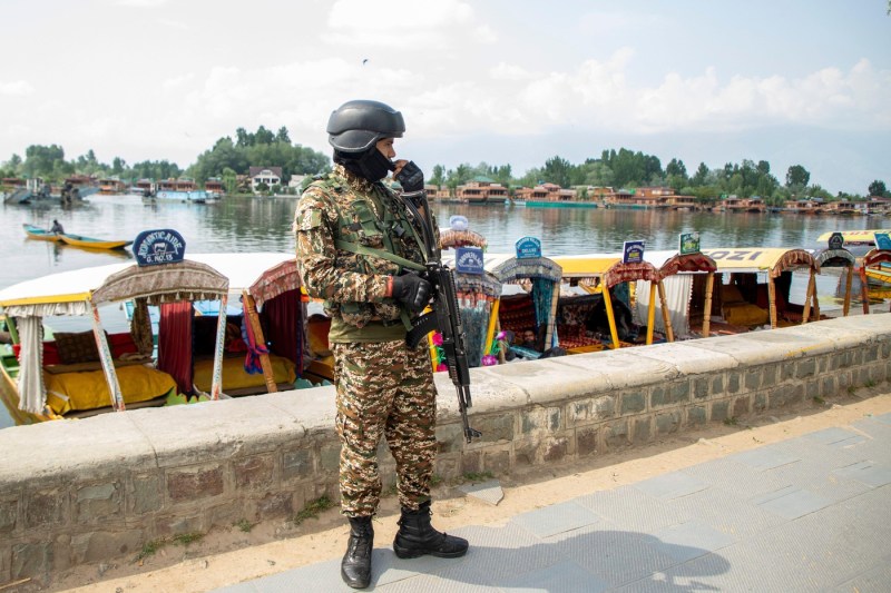 Armistițiul între India și Pakistan, încălcat după doar câteva ore. Explozii în regiunea Kashmir