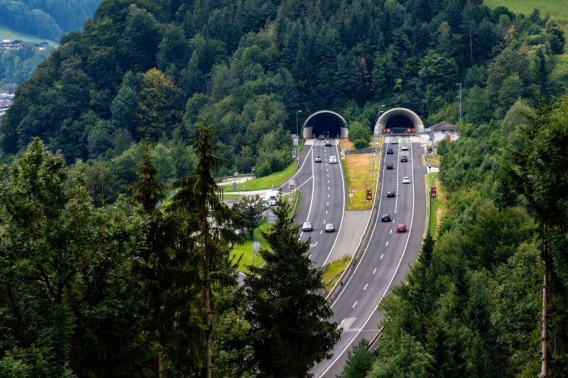 Autostrada „Unirii”: A fost semnat contractul cu un constructor turc pentru un nou tronson montan