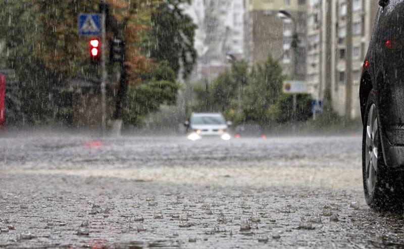 Avertizare RO-ALERT pentru București: Ploi intense, descărcări electrice și vânt puternic