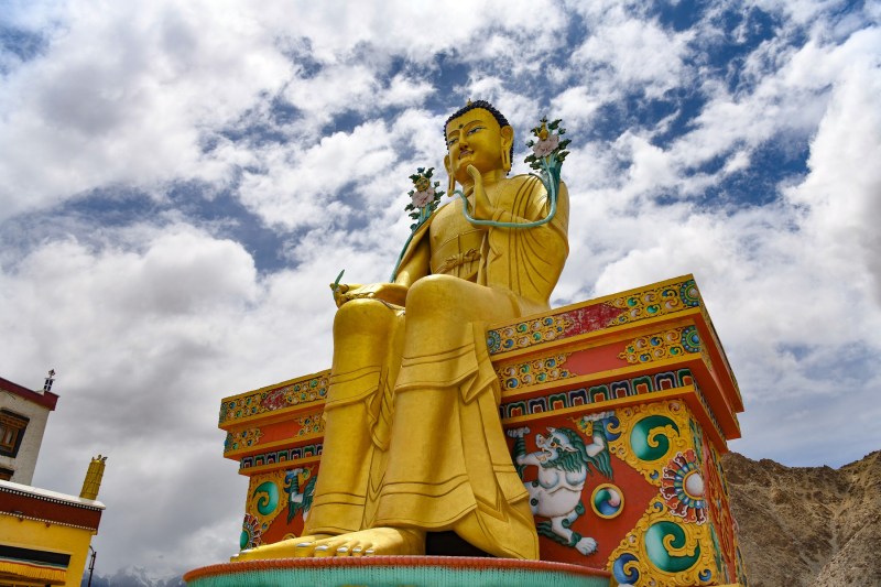 Bijuterii asociate cu rămășițele lui Buddha, licitate, generează controverse etice