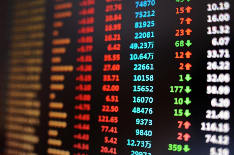 Bursele europene și moneda euro, în declin după amenințările lui Trump privind tarife de 50%