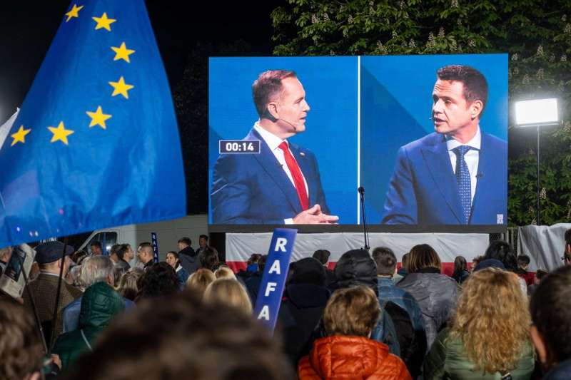 Candidatul liberal Rafał Trzaskowski, favorit în alegerile prezidențiale din Polonia, în fața conservatorului susținut de Trump