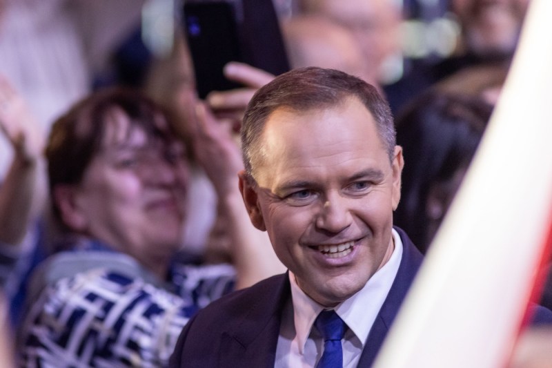 Candidatul naționalist la președinție și scandalul proprietăților. Favoritul din Polonia se confruntă cu dificultăți în perspectiva alegerilor din 18 mai