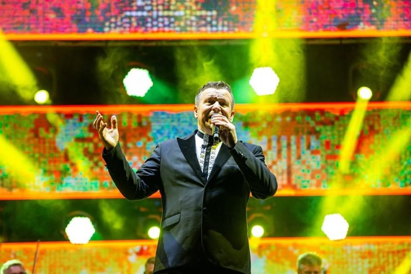 Cântărețul de muzică populară Aurel Tămaș își anunță alegerea pentru turul 2 al alegerilor prezidențiale din 18 mai: „Oala a dat în clocot”