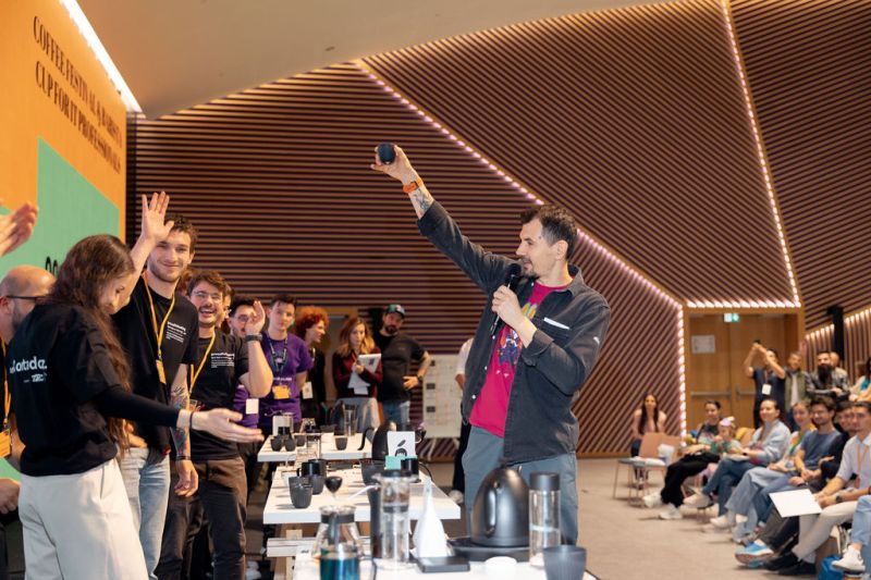 Code2Cup, festivalul românesc de cafea dedicat profesioniștilor din IT, revine în 2025 la Politehnica din București și în Iași