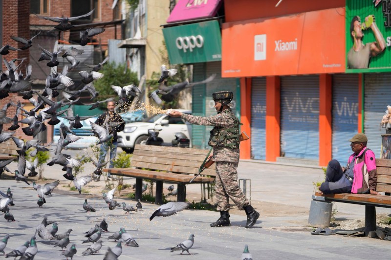 Conflictul dintre India și Pakistan: Armistițiul rămâne stabil, în ciuda unor confruntări nocturne / Trump își exprimă angajamentul pentru o soluție în Kashmir