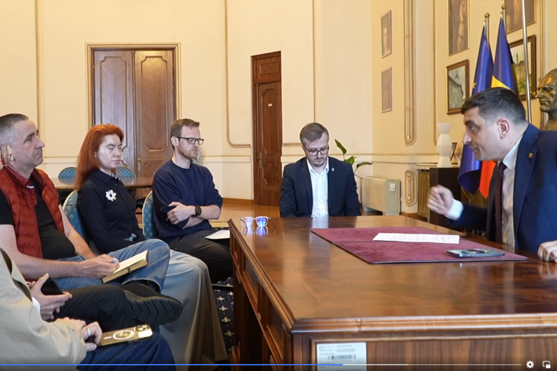 Conflictul lui George Simion cu presa avertizează asupra libertății de exprimare și democrației, conform unei scrisori semnate de ONG-uri și redacții