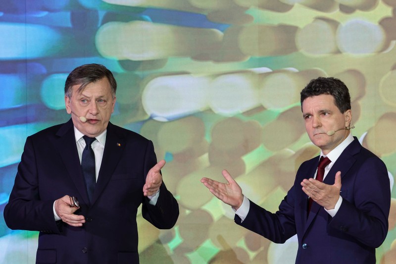 Crin Antonescu îl critică pe Nicușor Dan, denumindu-l „new entry” între „securistoizi”