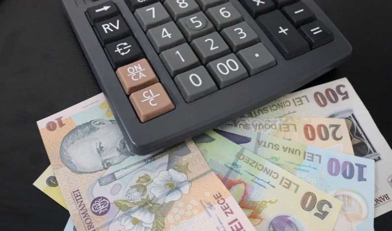 Criza financiară a României se intensifică înaintea votului crucial de duminică, informează Politico.