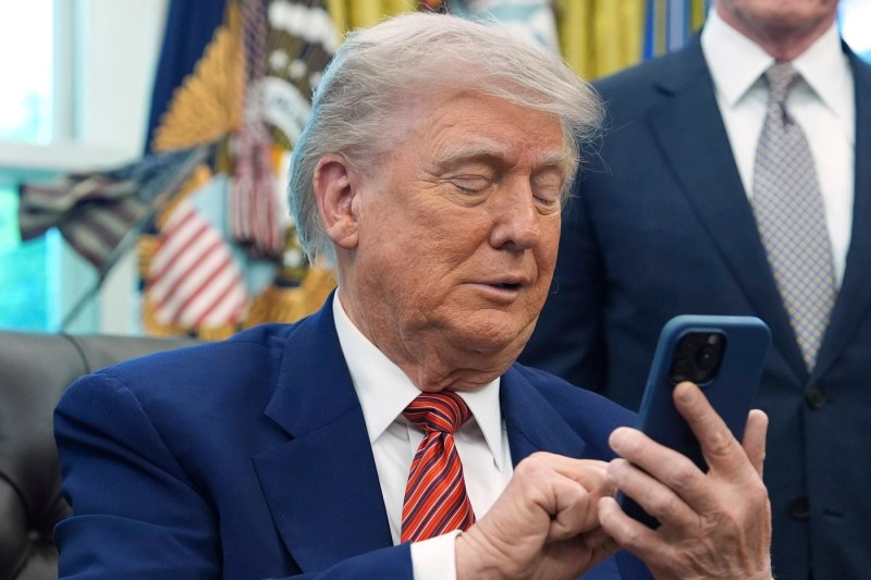 Cum încearcă unii membri ai Congresului să-l complimenteze pe Donald Trump: propuneri pentru a-i purta numele
