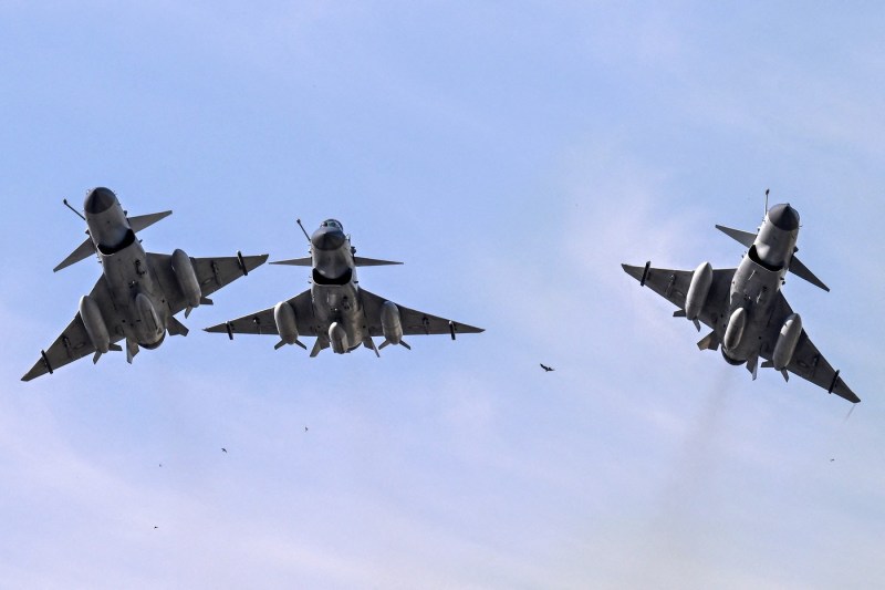 Detaliile confruntării dramatice dintre India și Pakistan, cu 125 de aeronave implicate: Rafale franțuzești vs. J-10 chinezești. Care a fost concluzia?