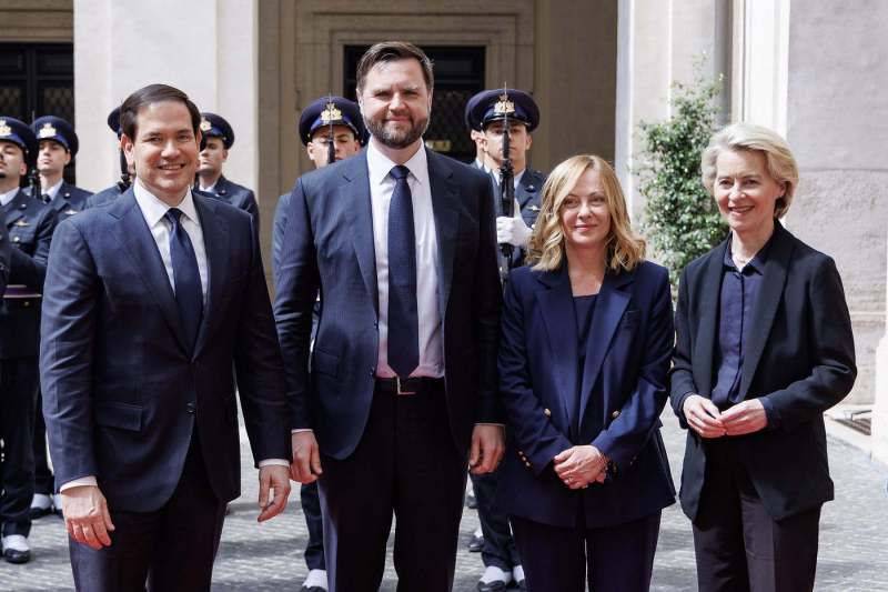 „Diavolul se află în detalii”. Întâlnire între JD Vance, Ursula von der Leyen și Giorgia Meloni în contextul tensiunilor dintre SUA și UE
