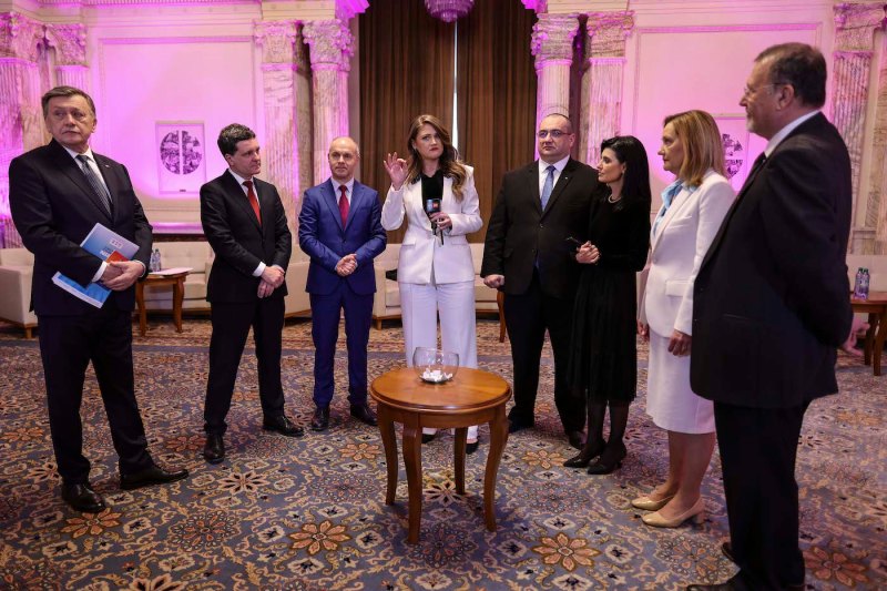 Dincolo de acuzațiile de campanie, iată ce merită reținut din disputele dintre Crin Antonescu, Nicușor Dan și Elena Lasconi.