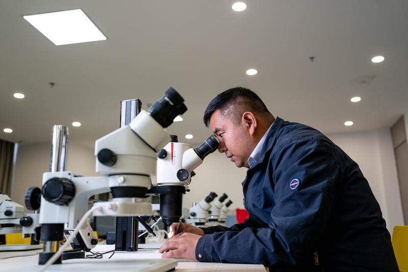 Domeniu esențial în medicină: China devine lider mondial în cercetarea oncologică, dar Harvard își menține supremația în clasamentele individuale
