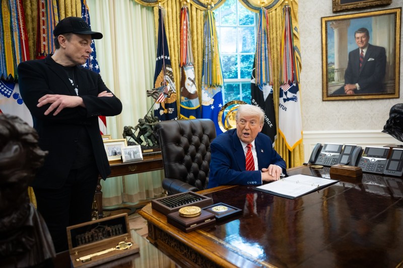 Donald Trump, în ultima zi a mandatului lui Elon Musk la Casa Albă: „Va reveni frecvent” / CEO-ul Tesla subliniază că este abia începutul DOGE