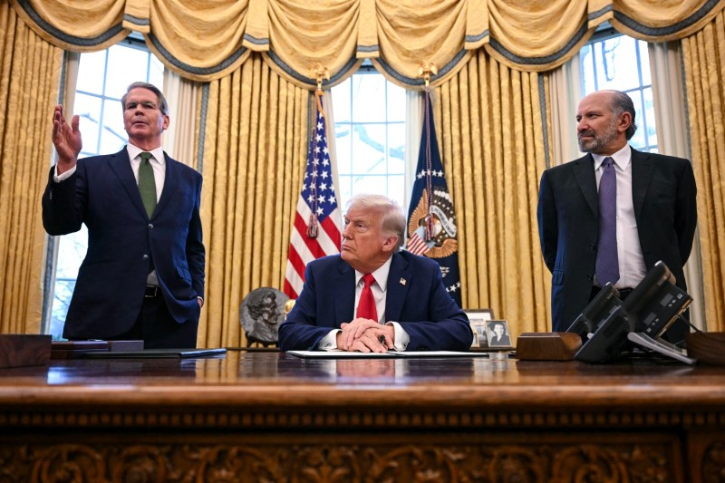 Donald Trump utilizează „incertitudinea strategică” în negocierile internaționale, afirmă șeful Trezoreriei SUA