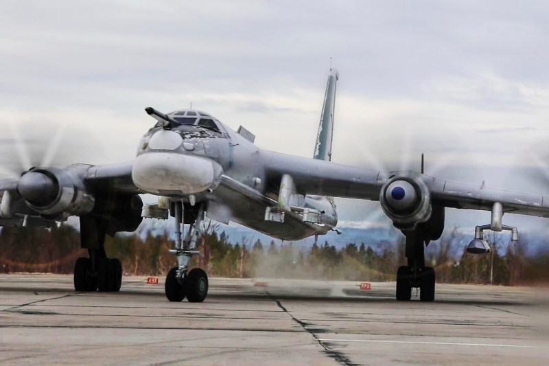 Două bombardiere strategice rusești Tu-95MS au efectuat un zbor de 4 ore în apropierea unui stat NATO