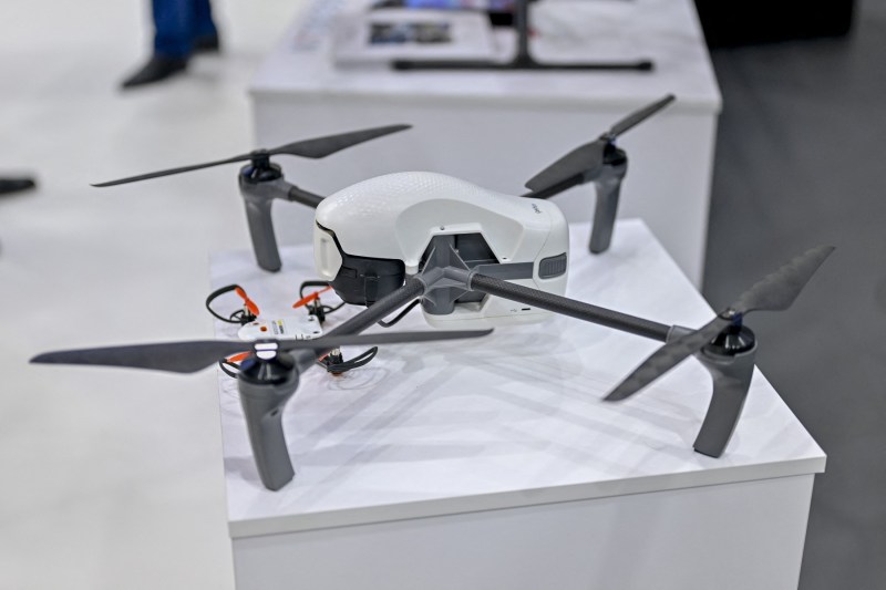 Elevii ruși vor învăța să opereze dronele printr-un manual școlar, realizat de o companie legată de fiica lui Putin