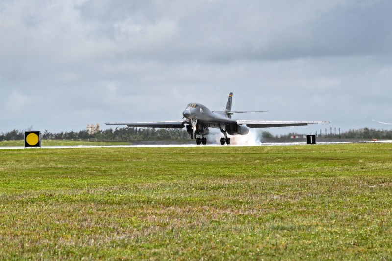 Explicația unui oficial militar privind incidentul neobișnuit cu bombardierul strategic american B1-B Lancer desfășurat în apropierea Rusiei