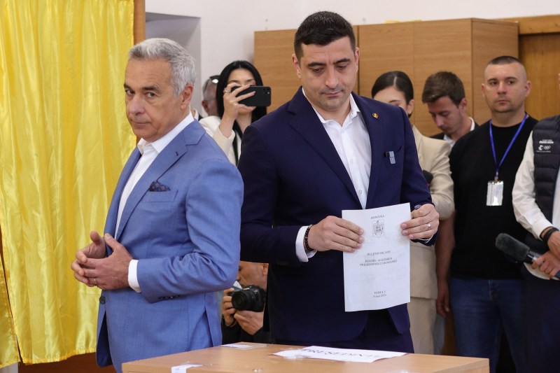 George Simion detalizează pentru Financial Times planurile sale de a-l nominaliza pe Georgescu ca premier: „Nu sunt extremistul, huliganul, izolaţionistul pe care îl prezintă ei”
