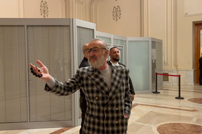Gigi Becali se bucură după decizia CCR: „Trebuie să știe toată lumea averea mea și banii din cont?”