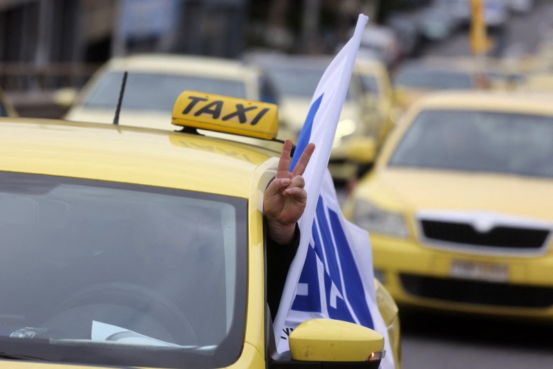 Grecia intenționează să subvenționeze taximetriștii pentru a preveni conducerea sub influența alcoolului