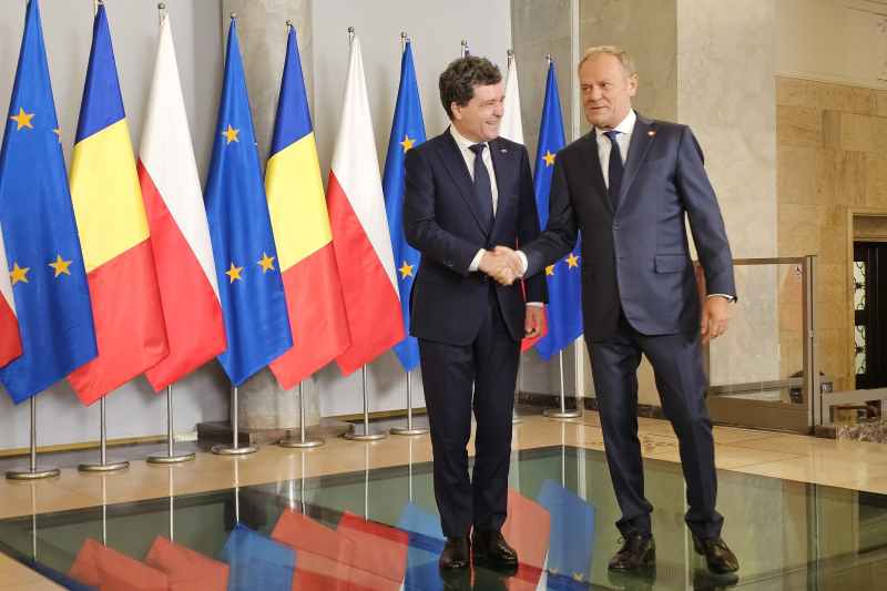 Imagini cu Nicușor Dan la Varșovia, întâmpinat de Donald Tusk la guvern
