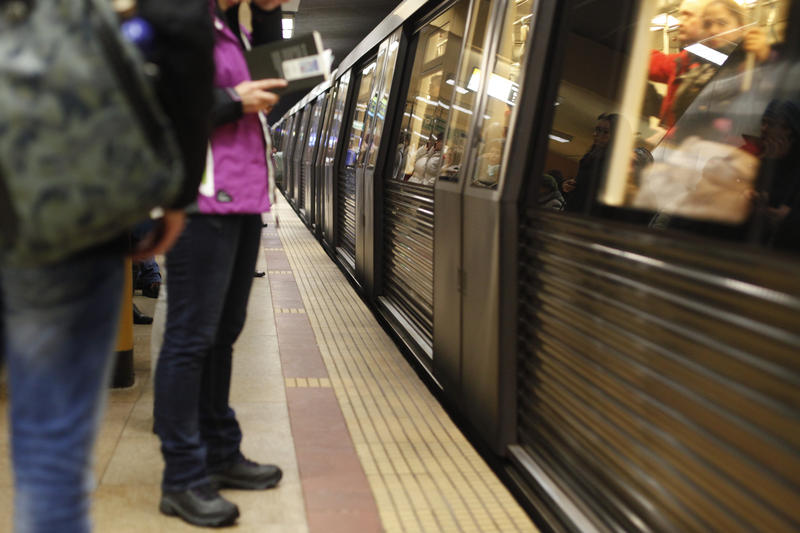 Incendiu la metrou în București: Evacuări și intervenție a pompierilor